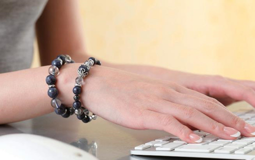 9月の誕生石「サファイア」「ラピスラズリ」「クンツァイト」